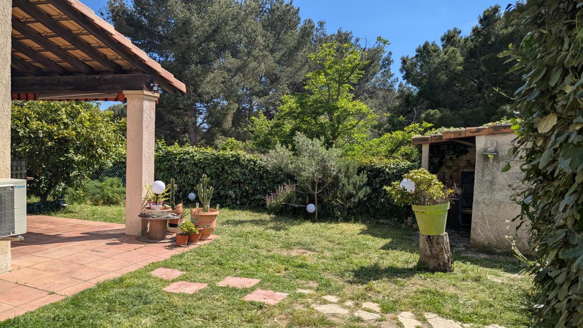 Maisonnette Kalis Calme Avec Climatisation Parking Jardin Cadre Campagne Plages A Pieds باندول المظهر الخارجي الصورة